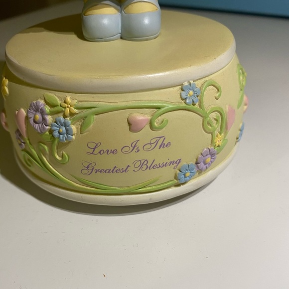 Precious Moment Figure with Musical Tunes - Picture 3 of 8